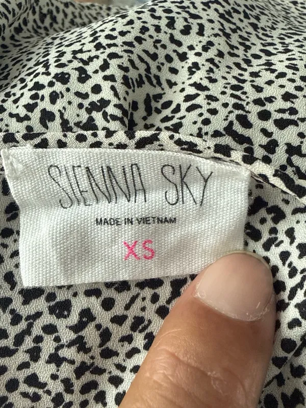 Sienna Sky Spotted Peplum Cami Top Sz XS - Image 5