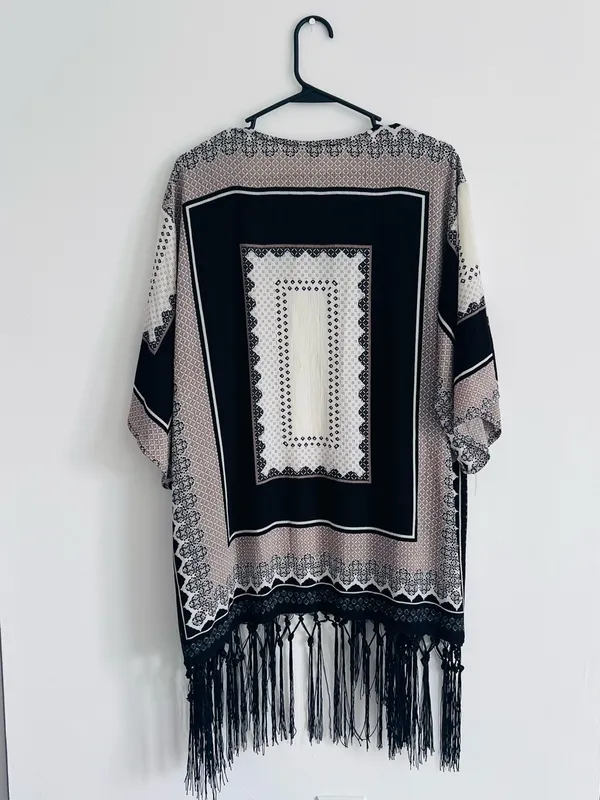 Sweet Rain Black & Cream Patterned Fringe Kimono Sweater Boho 70s - Image 4