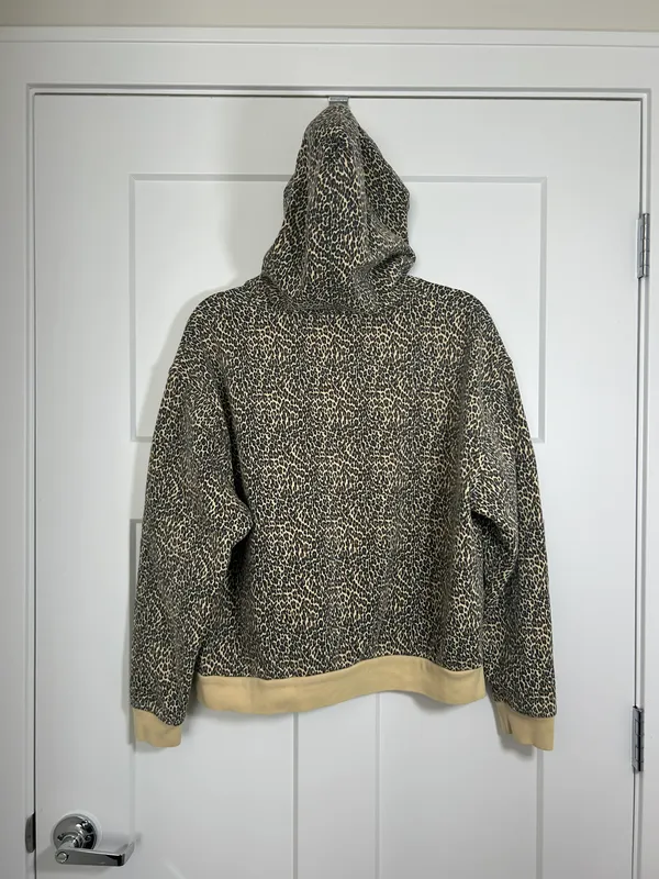 Levi's Women’s medium hoodie, cheetah print oversized sweatshirt - Image 4