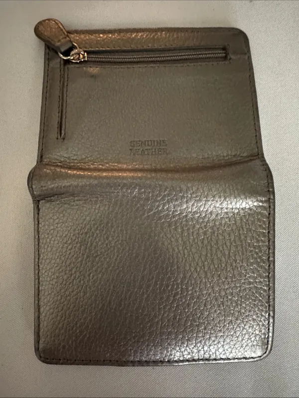 Compact Pebbled Leather Bifold Wallet in Silver - Image 3