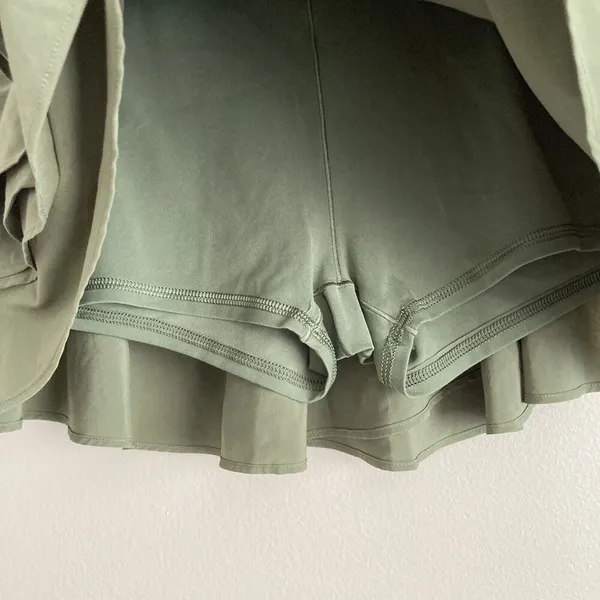 Offline By Aerie Ruffled Skirt Green Skort Womens Size Small Pull On Athletic - Image 5