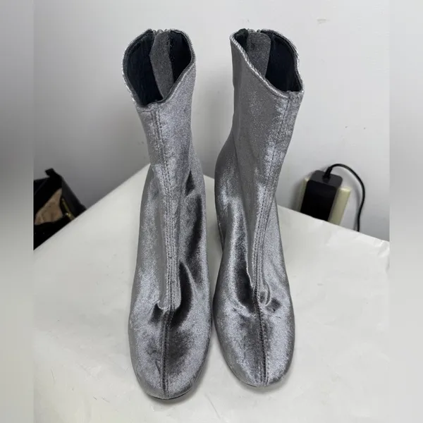 Free People Cecile Ankle Boot in Silver Grey Velvet Sz 9.5 - Image 5