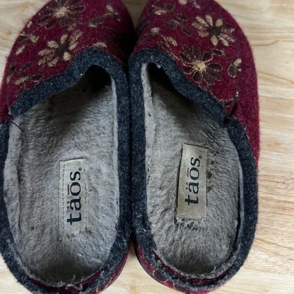 Taos Women Red Wool Floral Embroidered Clogs Mules Size EU 38 Made in Spain - Image 4