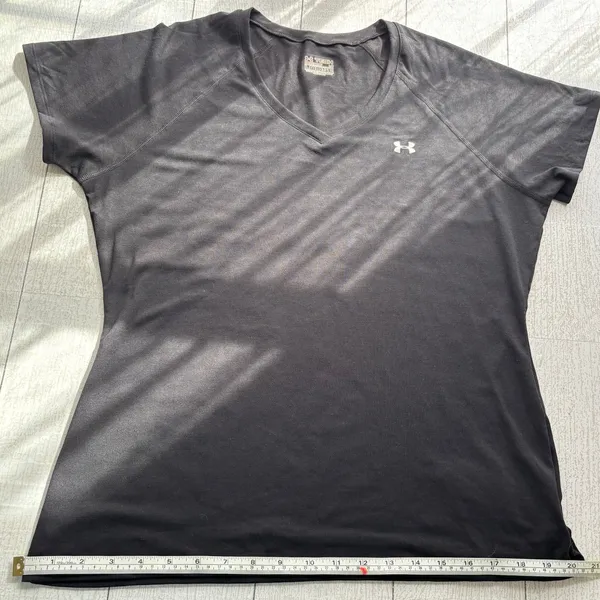 Under Armour Tech HeatGear Black V-Neck T-Shirt Large NWT - Image 6