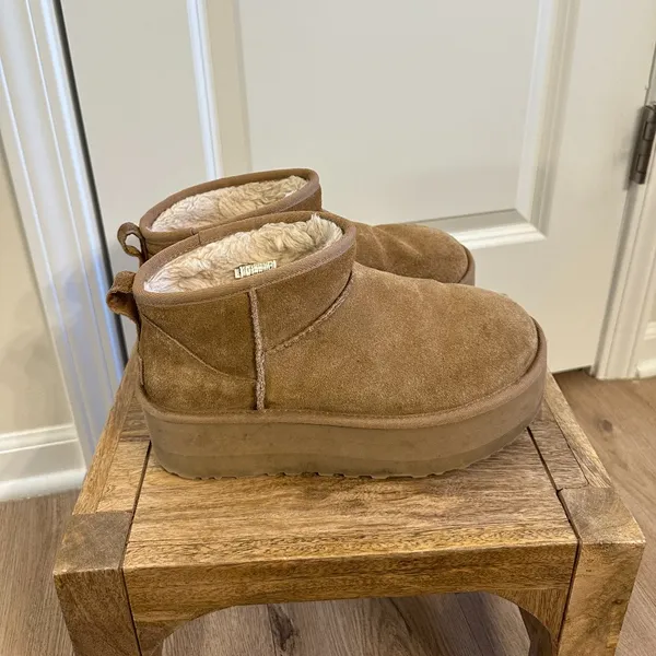 UGG Classic Ultra Mini Platform Boot in Chestnut Size US 9 - Image 5