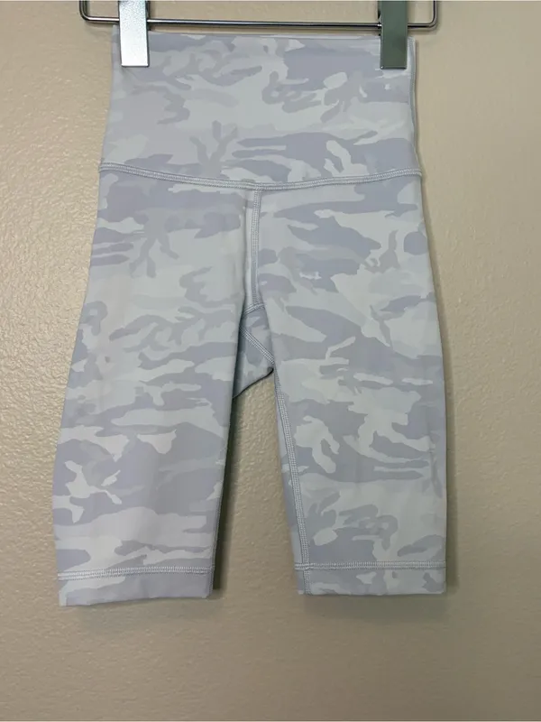 Lululemon women teens camp biker shorts size 0 athletic workout summer beach - Image 2