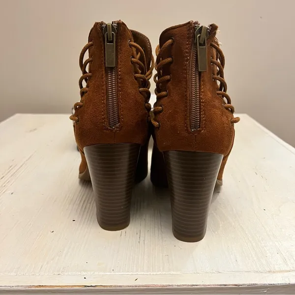 Women's Bamboo Brown Tan Suede‎ Zipper Back Lace Sides Peep Toe Heels Size 9 - Image 4