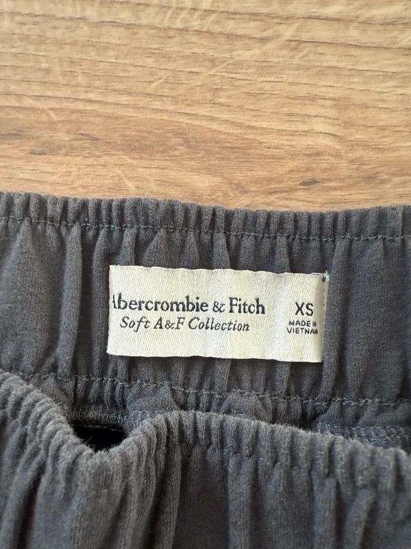 Abercrombie & Fitch Dark Grey Wide Leg Pintuck Sweatpant - Image 3