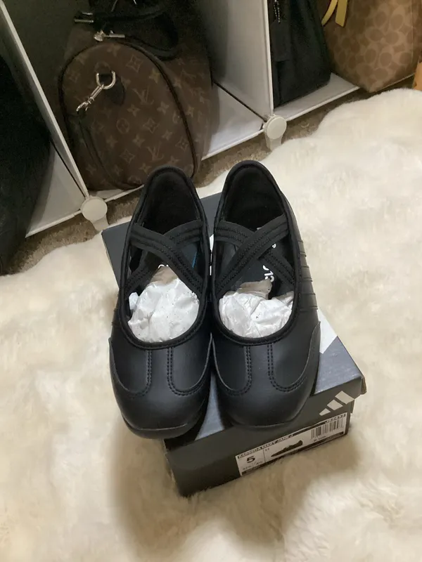 Adidas Barreda Mary Jane’s 6.5 - Image 3