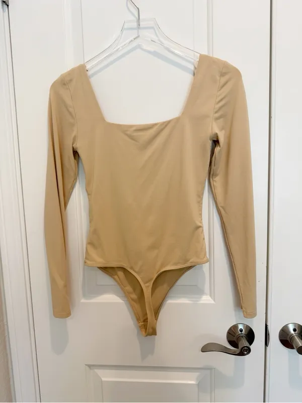 ARITZIA BABATON‎ Contour Square Neck Long sleeve Bodysuit in Nude Beige Medium - Image 4