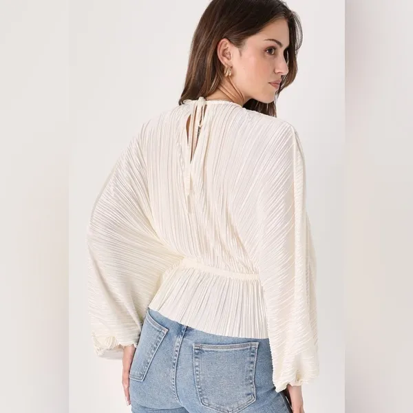 Lulu's Cream Pleated Blouse - Image 5