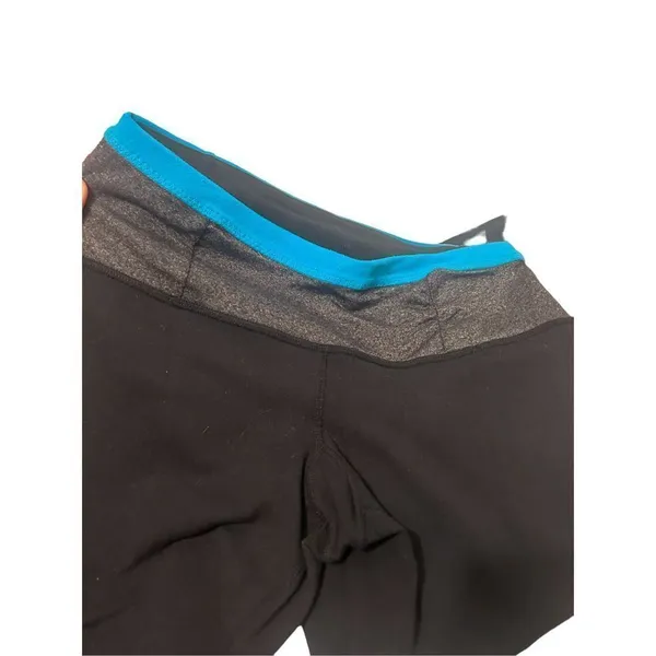 Lululemon straight leg size 4 32”inseam black leggings - Image 4