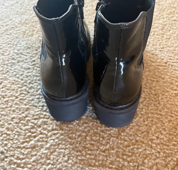 Black Glossy Chelsea Boots Size 5 - Image 3