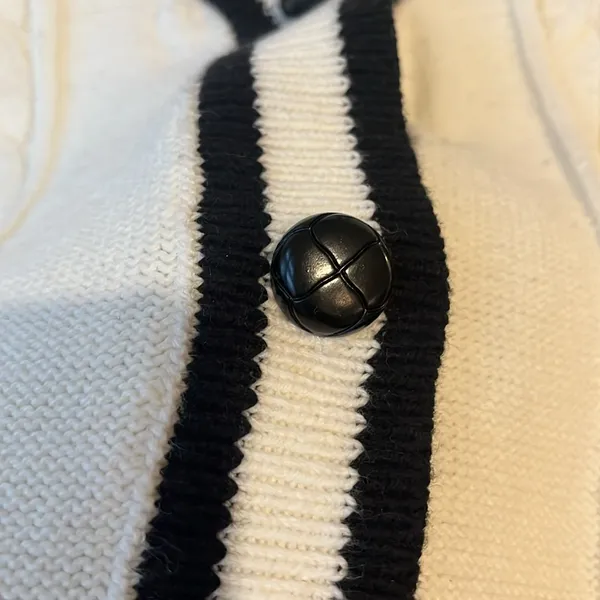 Dazy Less cable knit cardigan/sweater off white with black trim - Image 4