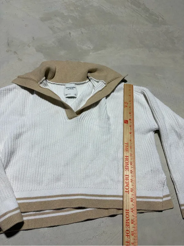 Abercrombie & Fitch White Knit Sweater with Tan Collar small - Image 4