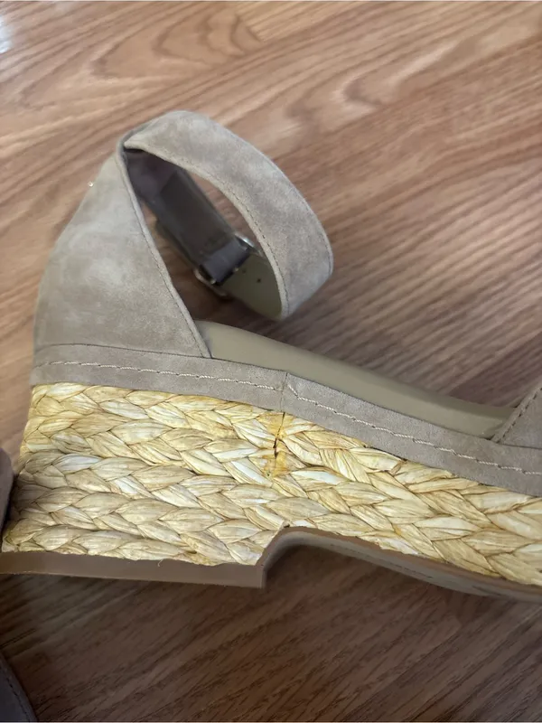 Vince Camuto Taupe Suede Espadrille Wedge Sandals Size 9M - Image 10