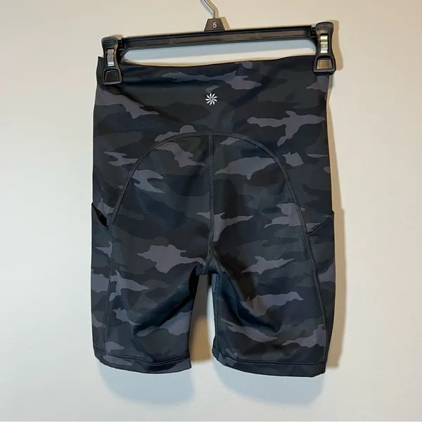Athleta Ultimate Stash Pocket‎ Camo 7” Shorts Biker XS - Image 6