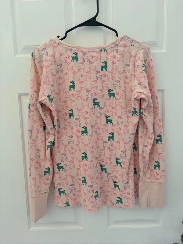 Victoria's Secret Pink Knit Henley Top with Light Pink Accents - Image 4