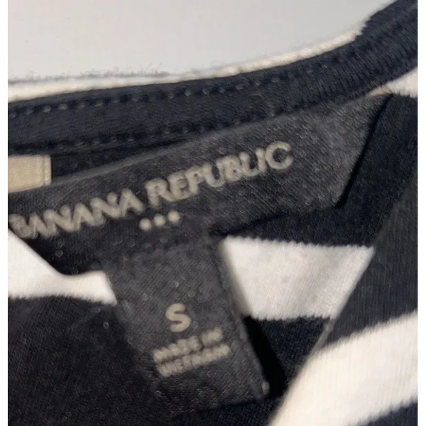 BANANA REPUBLIC Women's Sz S Striped Pleated Tank Black White Classic Preppy Top - Image 3
