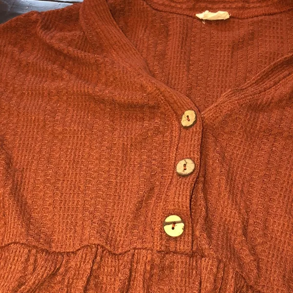 PEACH LOVE CALIFORNIA rust color waffle knit size large top - Image 3