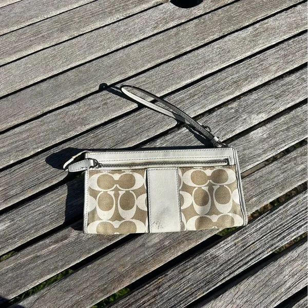 COACH Light Khaki & Chalk White‎ Signature Slim ZIPPY Wristlet Wallet - Image 3