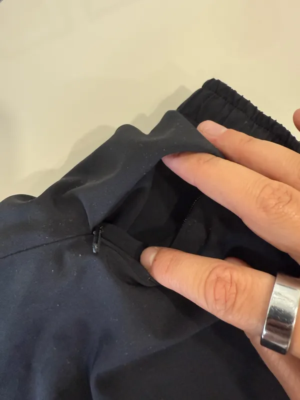 Alo yoga shorts - Image 4