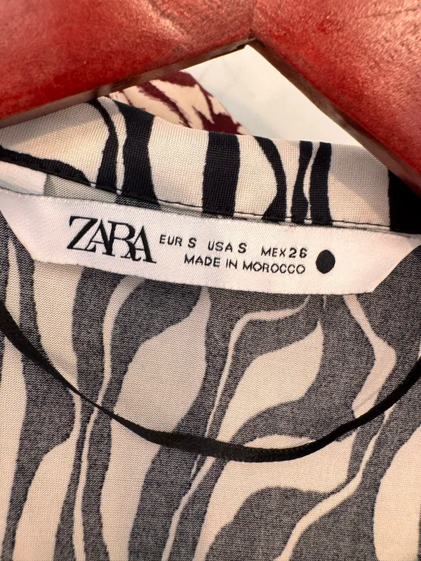 Zara Black White Geometric Print Blouse Career Button Down S - Image 5