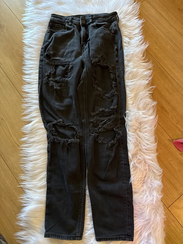 American Eagle Mom Jeans - Image 3