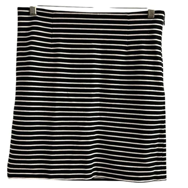 Banana Republic Women's Black‎ & White Striped Pencil Skirt Size 6 - Image 3