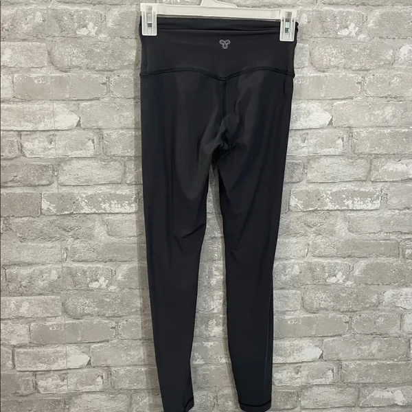 TNA Charcoal Grey High-Waisted Ribbed Leggings - Image 3