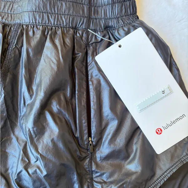 NWT Lululemon Hotty Hot High-Rise Lined Short 4" Matte Sheen - Image 3