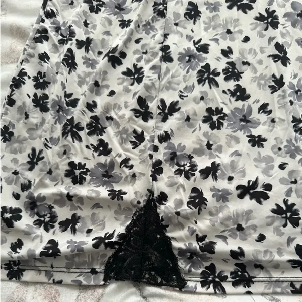 Black and white ditsy floral Y2K goth lace trim slip dress siz M spaghetti boho - Image 8