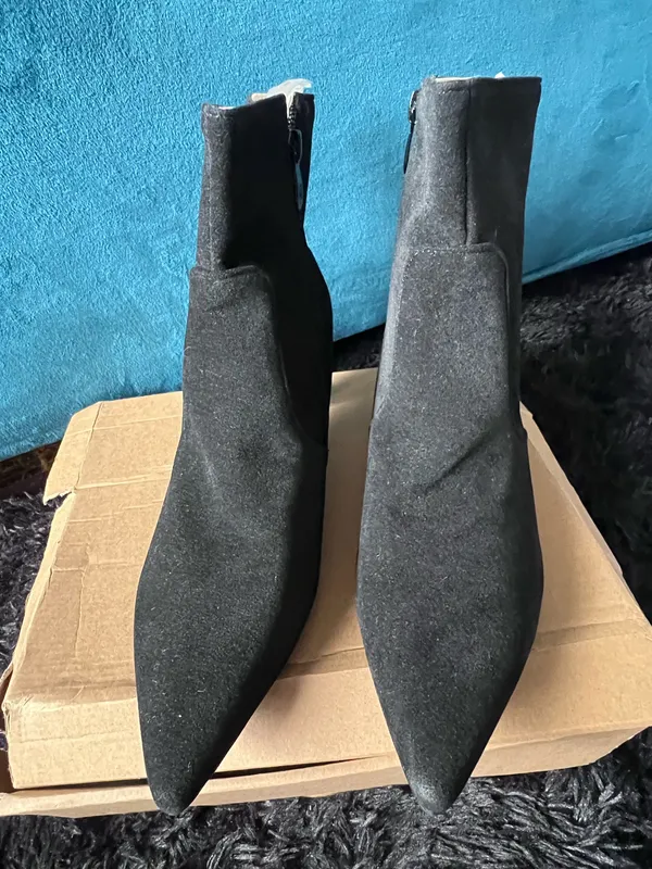 Black Faux Suede Pointed Toe Kitten Heel Ankle Booties US 11 EU 42 New - Image 2