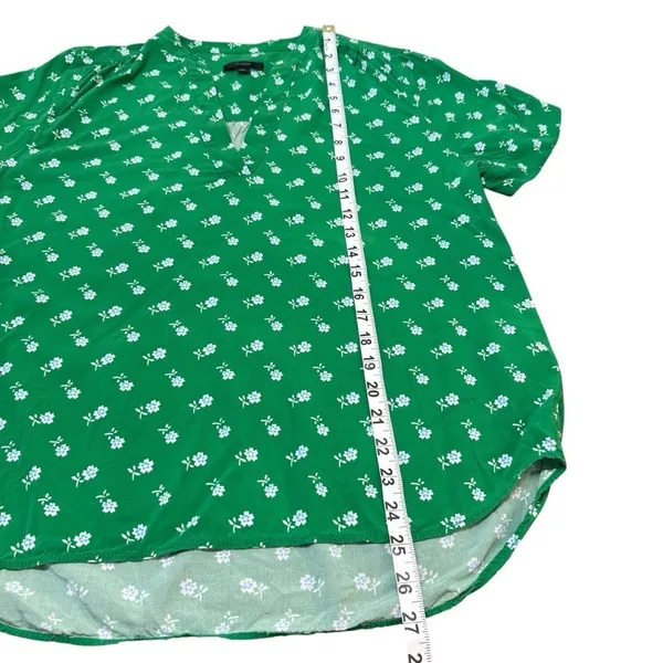 J.Crew Green Floral Print V Neck Short Sleeve Blouse Feminine Cheerful Botanical Medium - Image 6