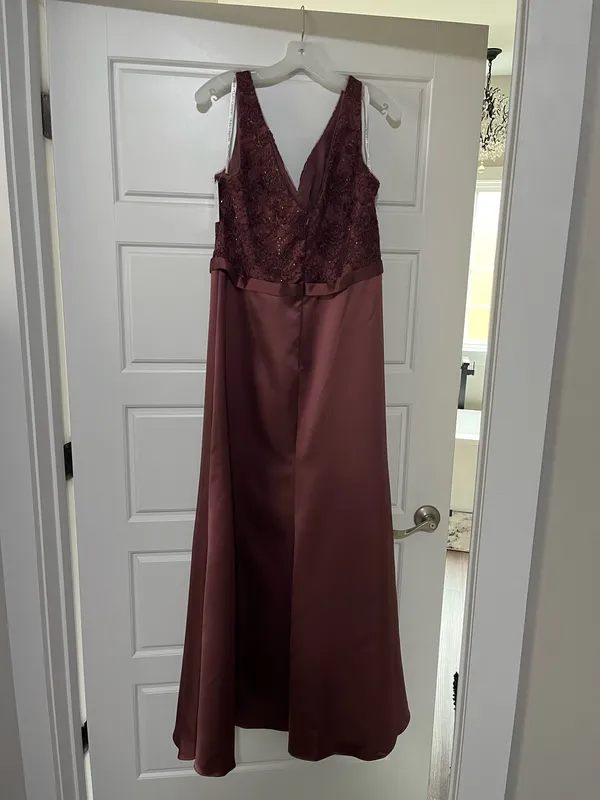 Oleg Cassini Burgundy prom dress formal - Image 3