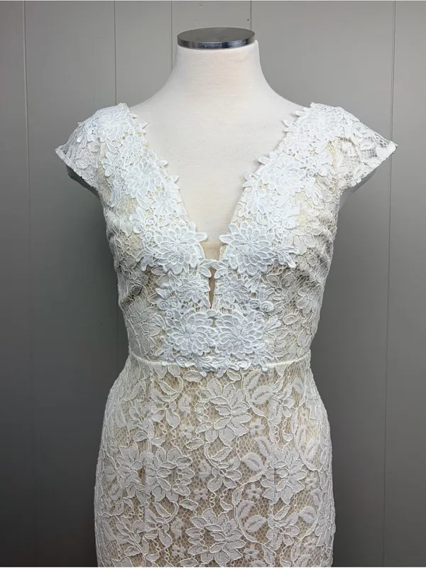 Lulus NWT Ivory Lace Mermaid Wedding Gown XXS Deep V Bridal Dress - Image 4