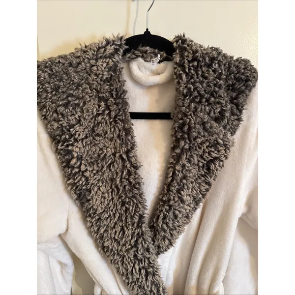Pottery Barn Faux Fur Ombre Trim Unisex Robe Gray White Small 19" X 44" - Image 2