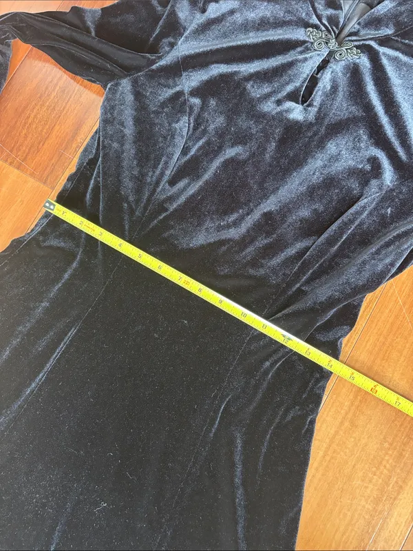 Vintage black velvet dress - Image 5