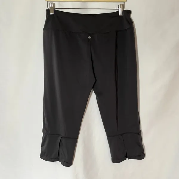 prAna gray capri pants leggings workout athletic‎ women's medium elastic waist - Image 3