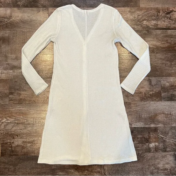 Daytrip Lightweight Longer Length V Neck White Button Down Cardigan Size XS - Image 5
