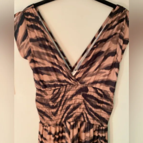 Felicite satin smocked tiger print dress size small. Vneck front and back. NWT - Image 5