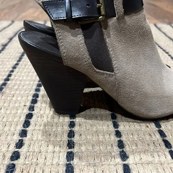 Franco Sarto‎ Buckle Peep Toe Stacked Suede Heeled Booties Size 8.5 A16 - Image 7