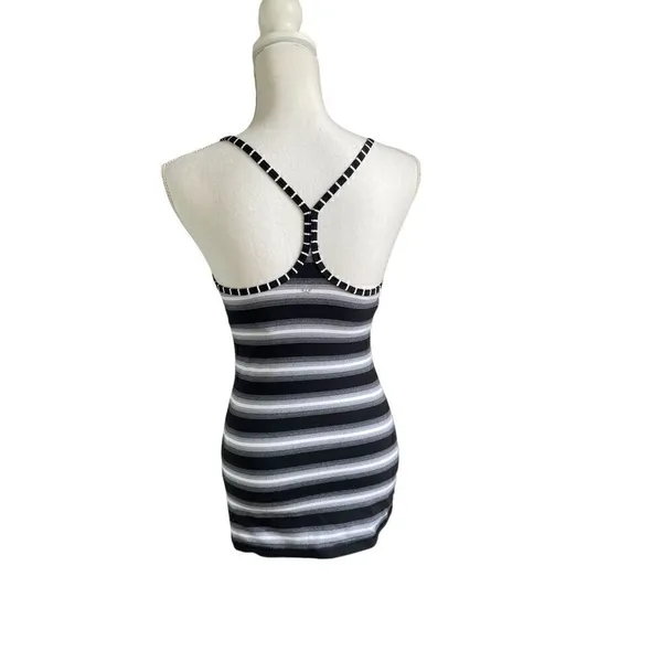 Lululemon Power Y Athletic Padded Tank Black White Stripe Size 6 - Image 3