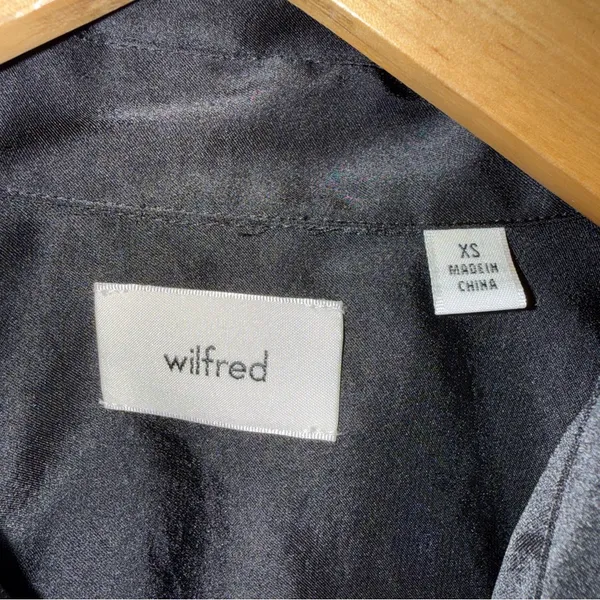 aritzia Wilfred Black‎ Satin Oversized Collar Button Down Top XS - Image 3
