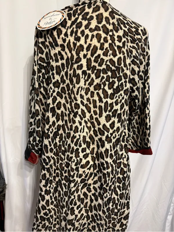 Sunshine and Rodeos Leopard Print Women's Top with Black Sequin Pocket. NWT SZ L - Image 3