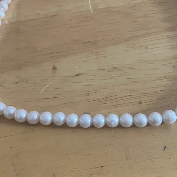 Elegant Pearl Necklace - Image 3