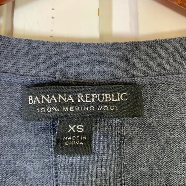 Banana Republic Womens‎ XS Gray 100% Merino Wool V-Neck Button Cardigan Sweater - Image 2