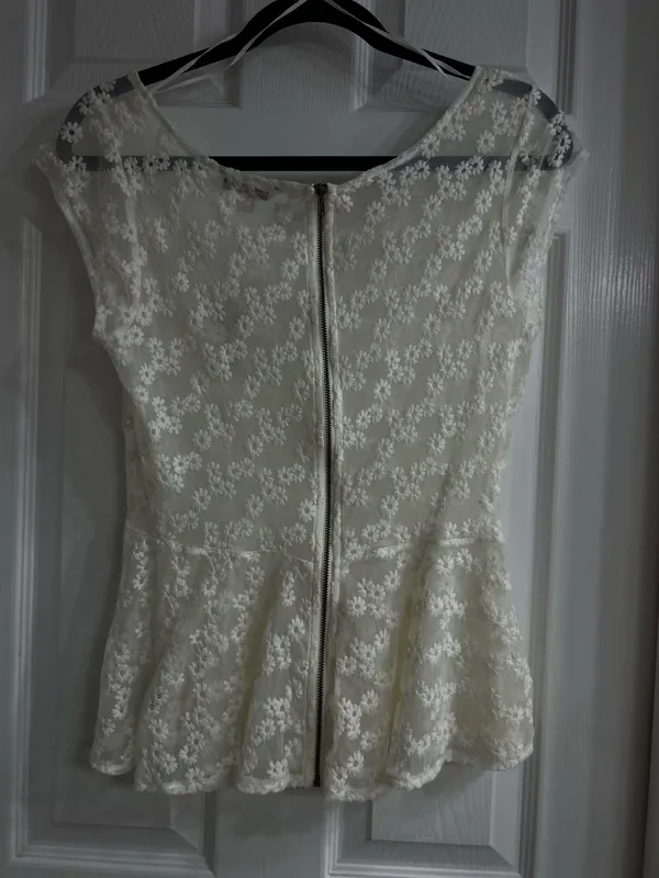 American Eagle Outfitters Top Floral - Image 3