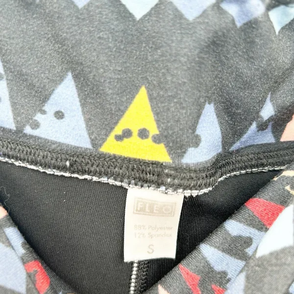 FLEO Womens Geometric Triangle Print Athletic CrossFit Booty Shorts Size S - Image 3