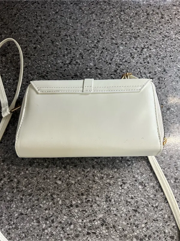Forever 21 White Crossbody Bag with Gold Buckle - Image 3